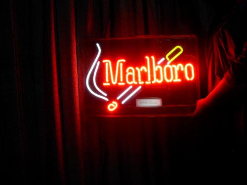 lampara neon decorativa marca marlboro temati - Imagen 1