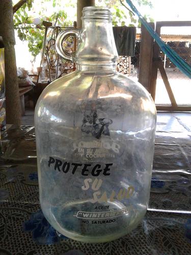 Vendo envase de vidrio antiguo de aceite idea - Imagen 2