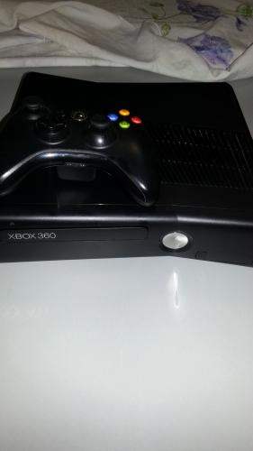 Vendo Xbox 360 Slim con RGH Disco Duro 320GB  - Imagen 3