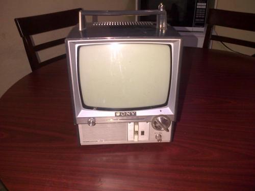 TV antiguo para decoración o utileria fabri - Imagen 1