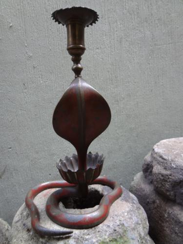 candeleros de bronceestilo cobra 33cm de al - Imagen 3