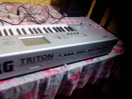 Vendo teclado korg triton de 5 octavas pantal - Imagen 1
