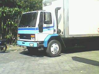 vendo bonito camion ford cargo  con trabajo e - Imagen 3