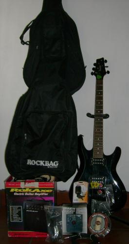 Se vende guitarra ibanez gio black con amplif - Imagen 1