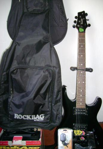 Se vende guitarra ibanez gio black con amplif - Imagen 3