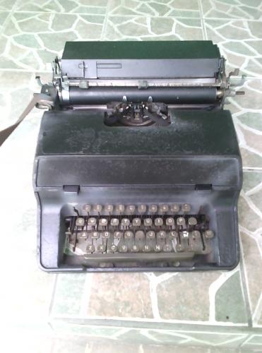 ganga vendo 2 maquinas de escribir mecanicas  - Imagen 1
