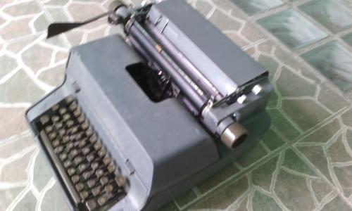 ganga vendo 2 maquinas de escribir mecanicas  - Imagen 2