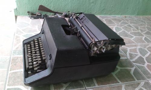 ganga vendo 2 maquinas de escribir mecanicas  - Imagen 3