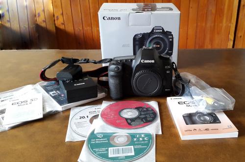 Vendo Cmara Canon EOS 5D Mark II  Incluye:  - Imagen 1