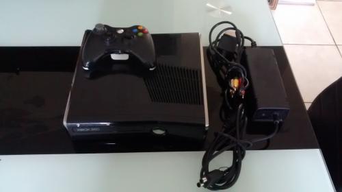 Remato Xbox 360 Slim 320GB con RGH 43 juegos  - Imagen 1