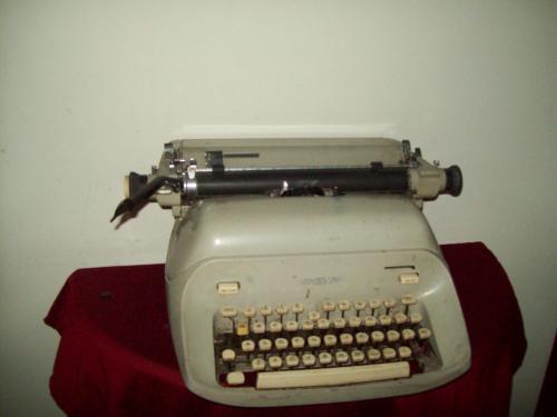 maquina de escribir royal antigua Q50000 TEL - Imagen 1