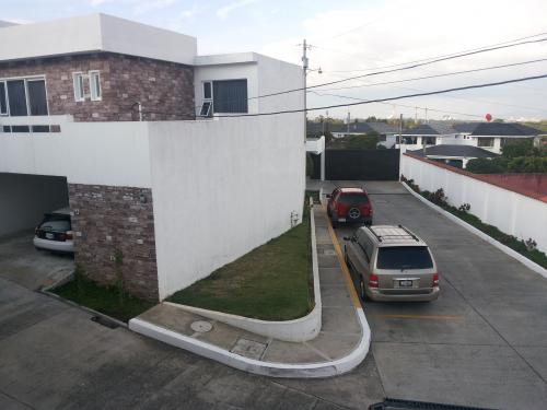 Vendo casa en San Cristobal sector A3 atras  - Imagen 1
