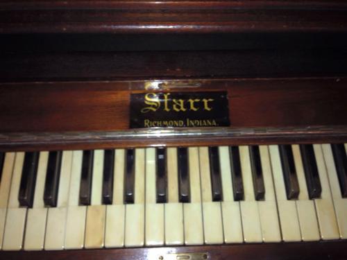 URGE: Remato Piano marca Starr Piano Richmon - Imagen 3