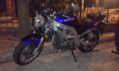 Vendo una moto Suzuki SV650 modelo 2005 la re - Imagen 1