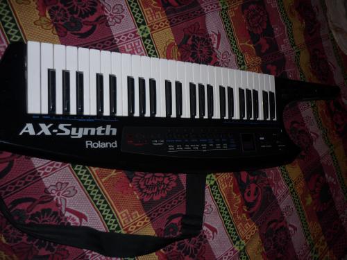 Buen dia vendo hermoso keytar Roland axsyn - Imagen 1