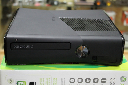 Compro Xbox 360 Slim con disco duro de 250 Gb - Imagen 1