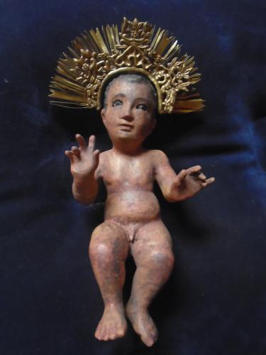Niño Dios talla en madera encarnado medid - Imagen 1