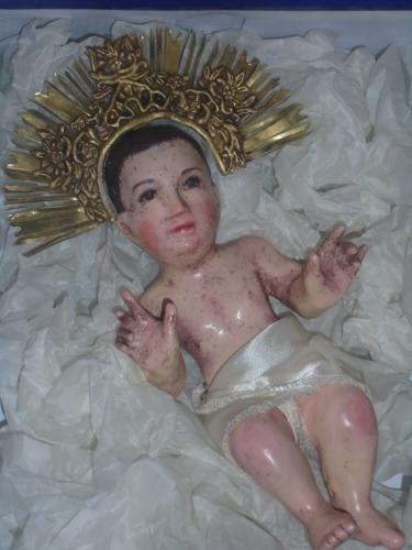 Niño Dios talla en madera encarnado medid - Imagen 3