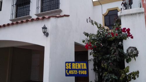 En Renta Casa ubicada en Condominio Villa de - Imagen 1