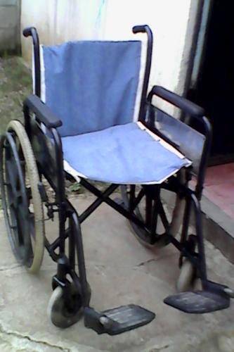 vendo silla de ruedas en buen estado y buena  - Imagen 1