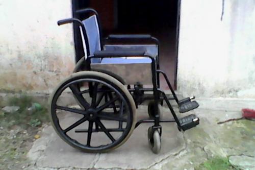 vendo silla de ruedas en buen estado y buena  - Imagen 2