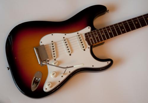 Guitarra Fender Stratocaster Q3000 En buen e - Imagen 1