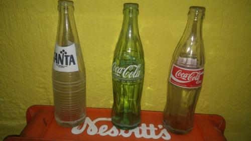 Vendo envases antiguos de Coca Cola y Fanta  - Imagen 1