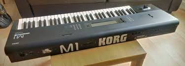 vendo sintetizador M1 KORG semi nuevo botones - Imagen 1