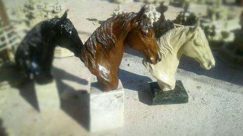 vendeo escultura busto de caballos de 24 cent - Imagen 1