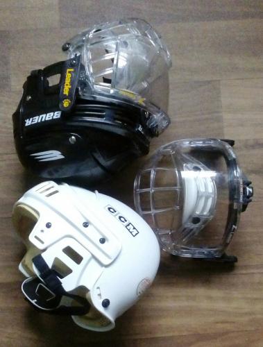 2 cascos hockey 1 color blanco marca ccm tal - Imagen 1