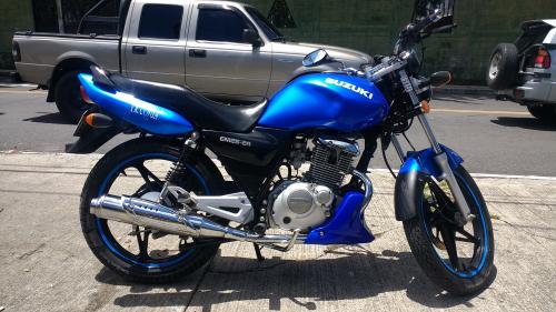 vendo moto Suzuki En125 en buen estado papele - Imagen 1