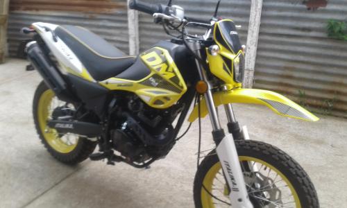 Vendo moto DM 150 yellow italika mod 2017 no - Imagen 1