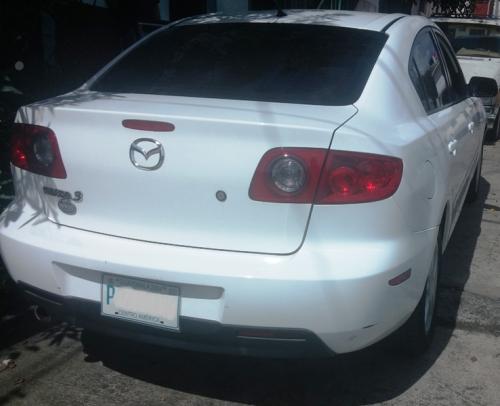 Vendo Mazda 3 motor 20 color blanco automat - Imagen 2