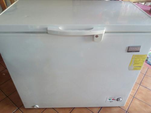congelador frigidaire	  vendo congelador de b - Imagen 1