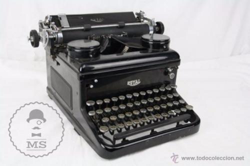 vendo maquina de escribir marca royal buen es - Imagen 1