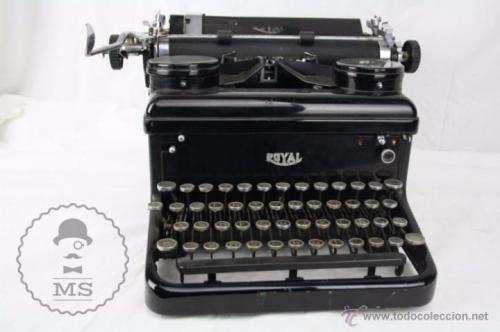 vendo maquina de escribir marca royal buen es - Imagen 2