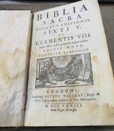 Vendo Biblia en Latín de 11 cm por 18 cm de - Imagen 2