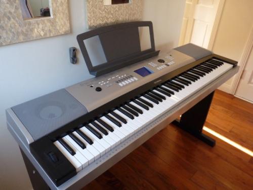 Vendo Piano Electrónico Yamaha DGX 520 88 Te - Imagen 1