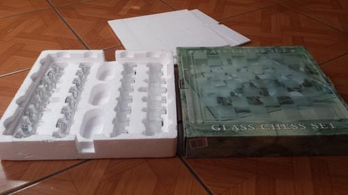 Vendo tablero de ajedrez de cristal precio Q - Imagen 1