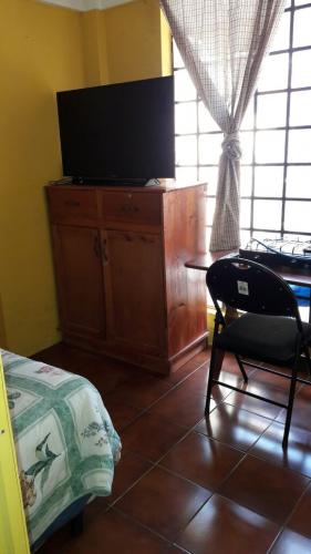 Pensionado en Quetzaltenango y habitaciones a - Imagen 3