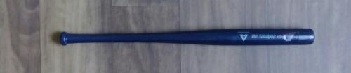 Un Bate Azul Béisbol pequeño mide 18