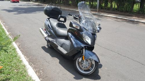 Poderosa moto scooter Suzuki Burgman 650 Exec - Imagen 2