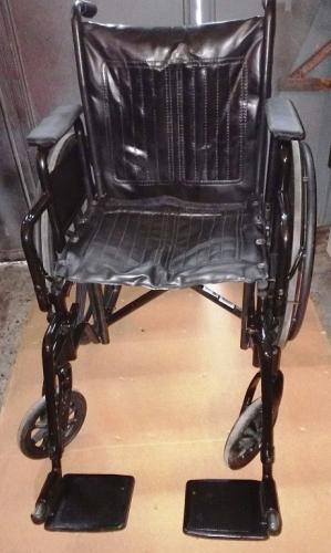 Remató silla de ruedas color negro para pers - Imagen 1
