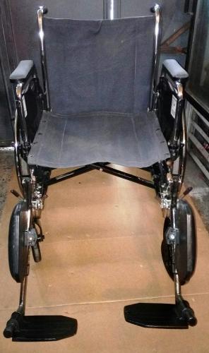 Remató silla de ruedas color gris para perso - Imagen 1
