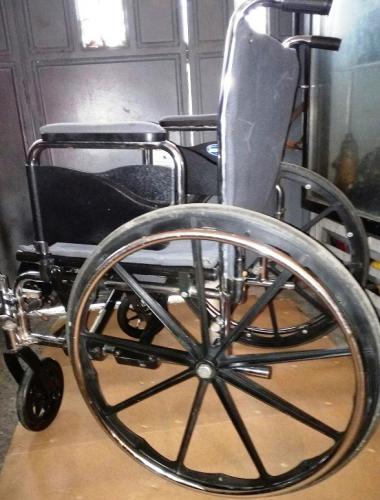 Remató silla de ruedas color gris para perso - Imagen 3