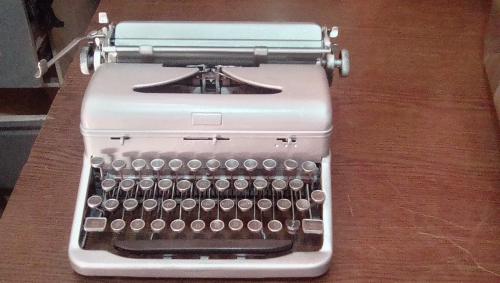 Vendo preciosa mquina de escribir antigua d - Imagen 1