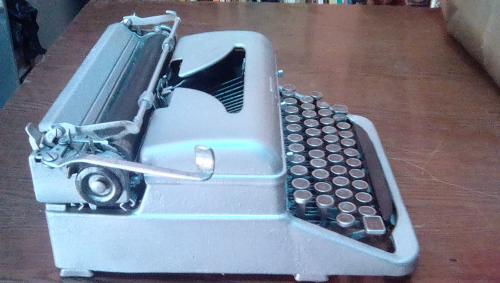 Vendo preciosa mquina de escribir antigua d - Imagen 2