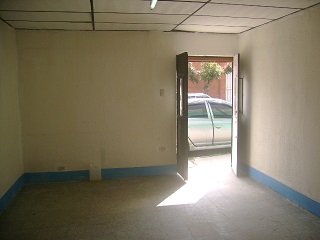 Local Z15 a una cuadra del Hospital el Pilar - Imagen 2