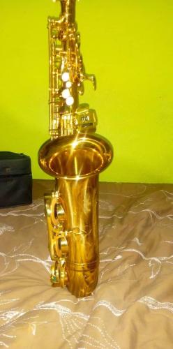 Vendo saxofón alto marca Adara sólo una vez - Imagen 1