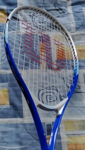 Raqueta de tenis marca Wilson tour usada colo - Imagen 2